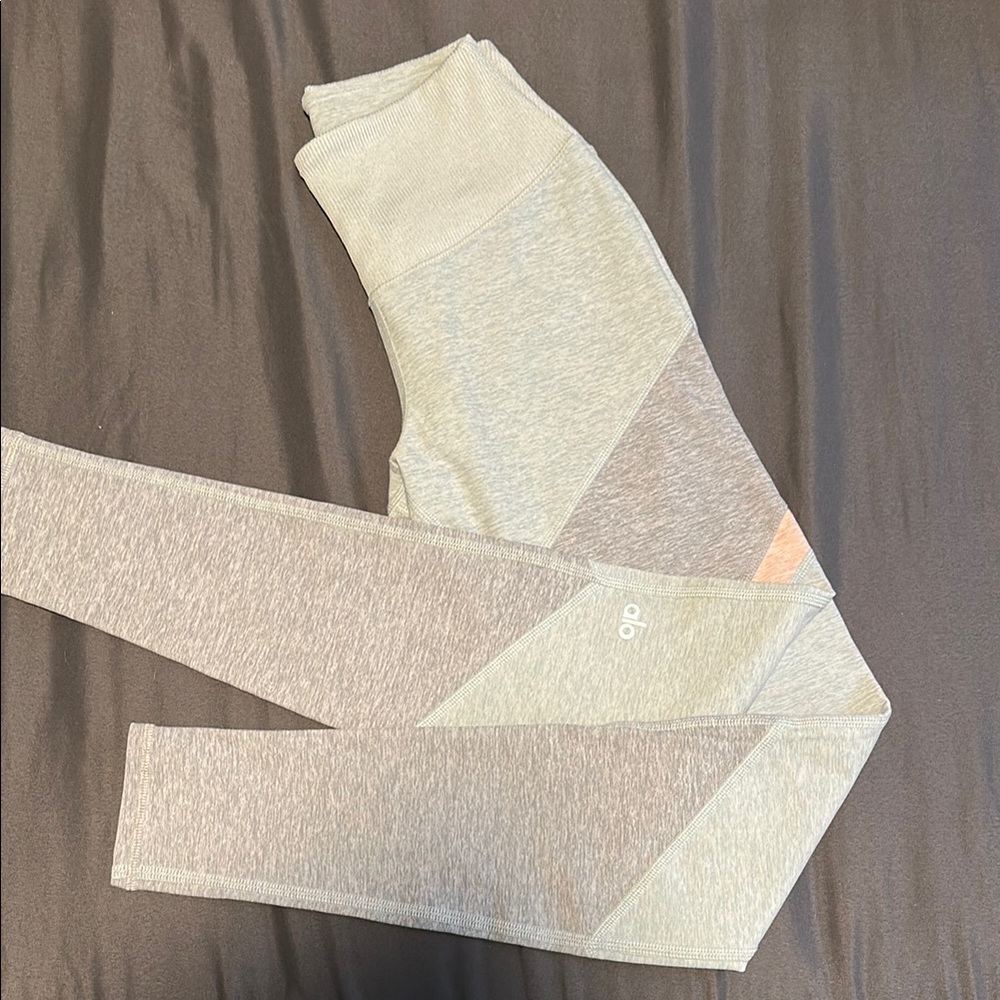 ALO Yoga Gray Leggings Textured Design